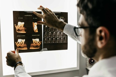 Read more about the article 健保 3343 簡單解析，手術理賠有什麼限制