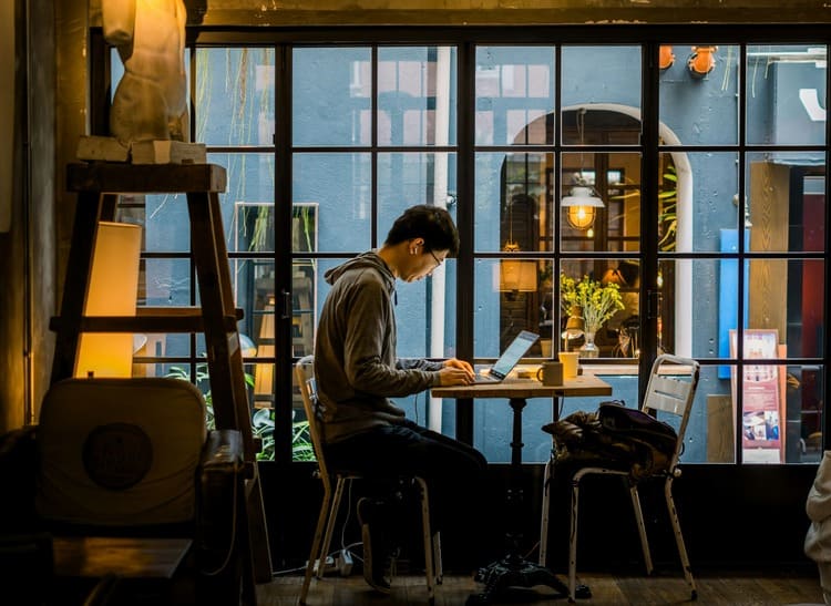Read more about the article 打工度假保險怎麼保？跟旅平險差在哪、各國簽證規定與海外醫療費用一次告訴你